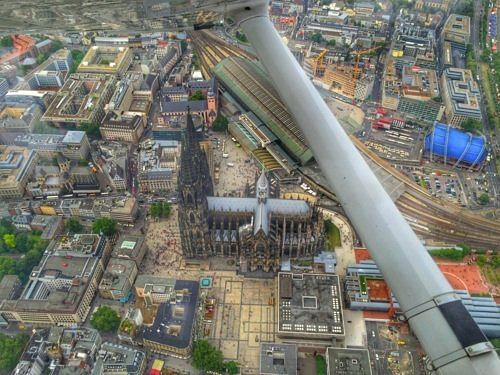 Köln von oben: Kölner Dom, Colonius und Flughafen Köln-Bonn