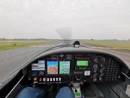 Aquila A211