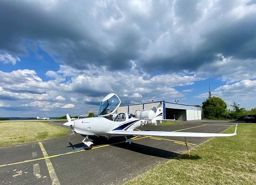 Aquila A211