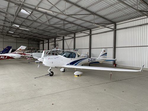 Aquila A210 (AT01)