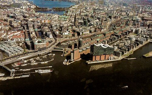 Hamburg, die Elbe und das Alte Land aus Luft genießen