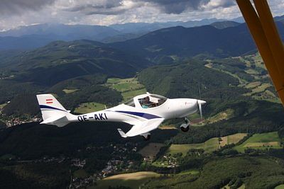 Aquila A211