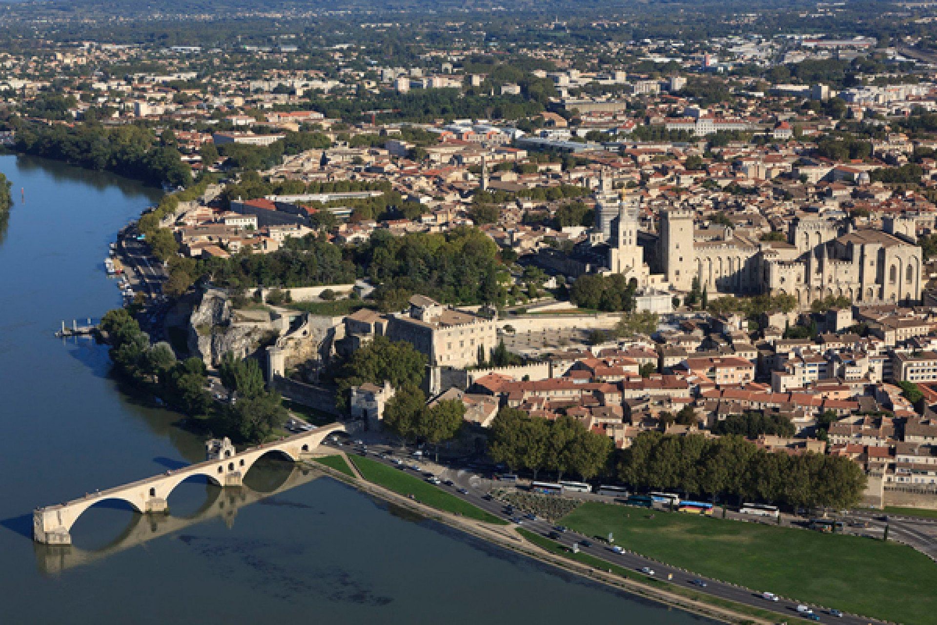 Découverte de la Magnifique ville AVIGNON et du Rhône • Wingly