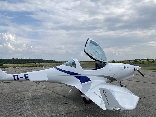 Aquila A211