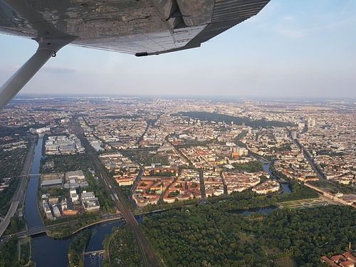 Rundflug über den Dächern Berlins