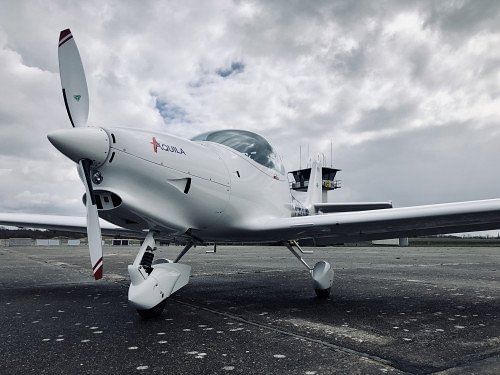 Aquila A211