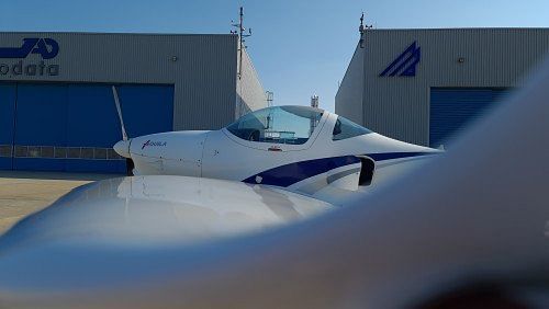 Aquila A210 (AT01)
